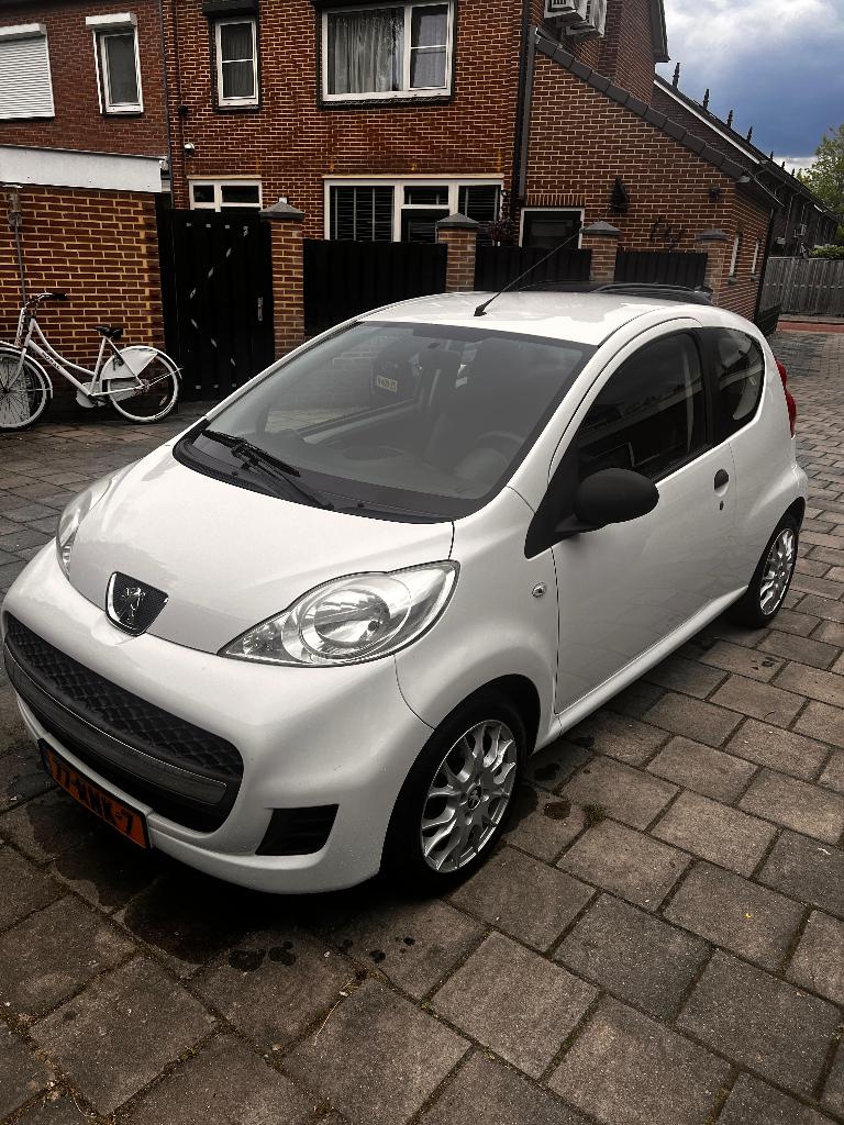 Peugeot 107 3DR 2011 Wit goede airco  !!Gloednieuwe APK!!, Auto's, Voorwielaandrijving, Euro 5, Stof, 4 cilinders