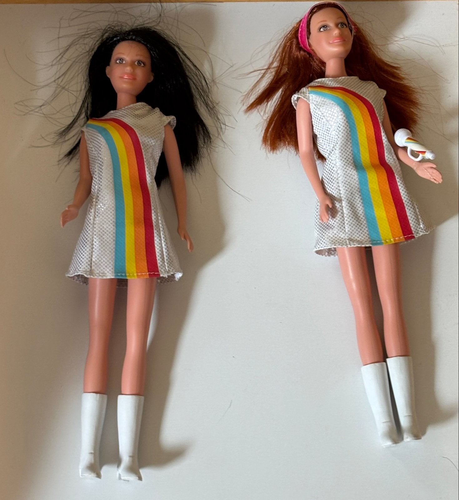 Hanne en Marte als Barbie - K3 Barbies met regenboogjurk, Kinderen en Baby's, Ophalen of Verzenden, Gebruikt, Barbie