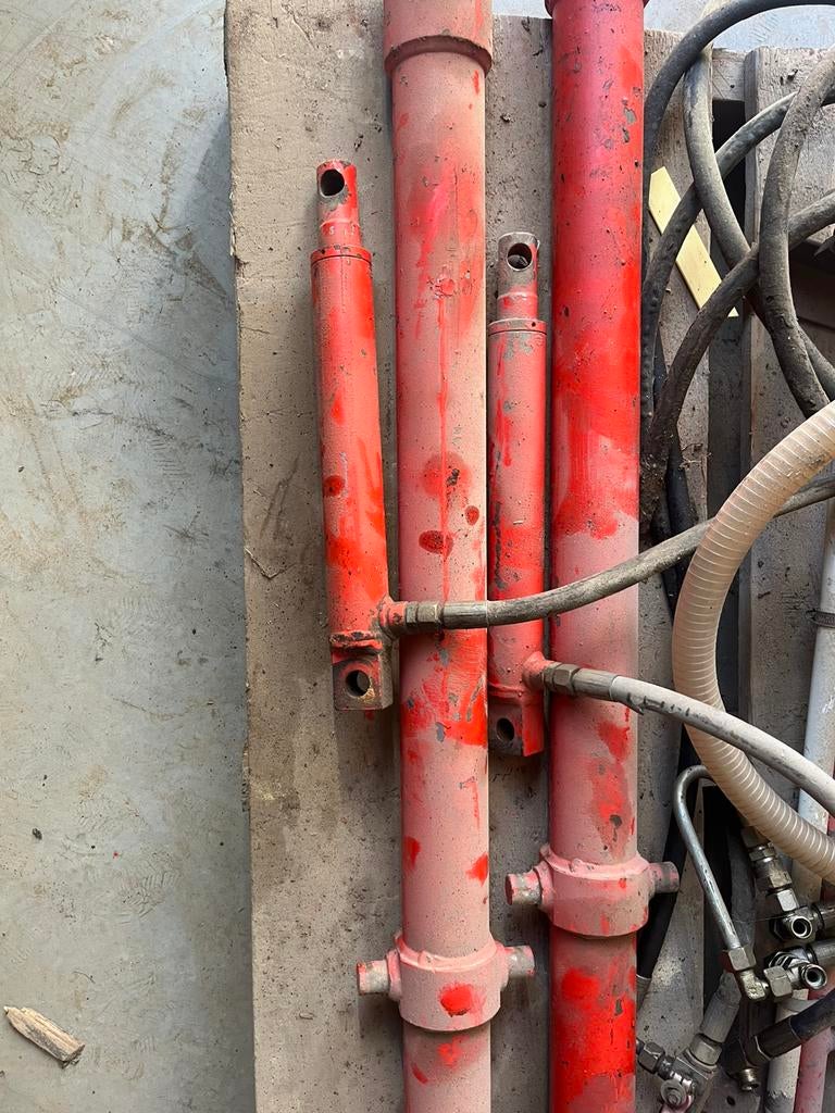 Hydrauliek cilinders, Ophalen, Zo goed als nieuw
