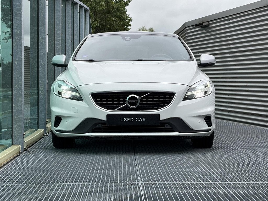 Volvo V40 1.5 T3 Polar+ Sport Automaat, R-design, Panoramada, Auto's, Volvo, Euro 6, 4 cilinders, 700 kg, Wit