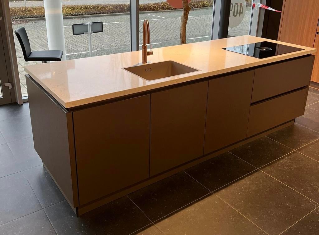 Moderne keukeneiland met Quooker, Bora en ATAG apparatuur, Ophalen, Overige kleuren, Overige typen, Nieuw