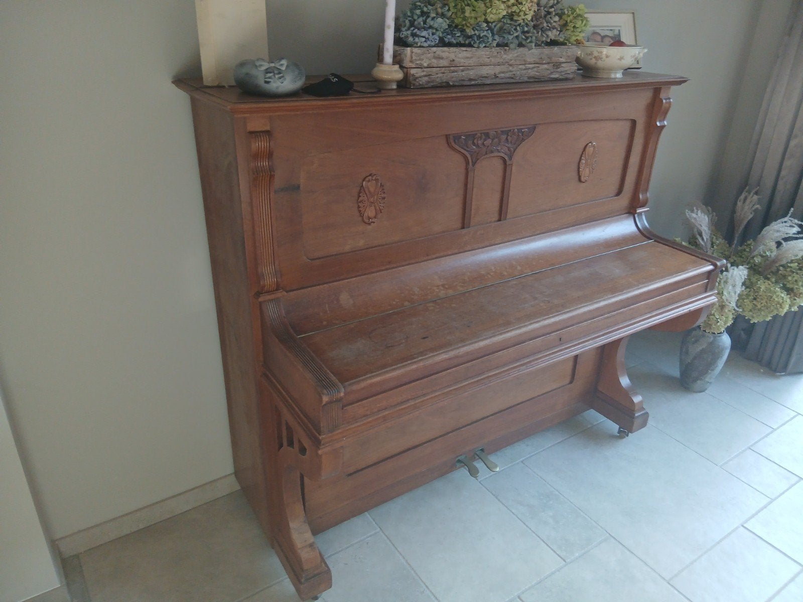 Foto 4 van Antieke Houten Piano - Klassieke Charme voor uw Huis