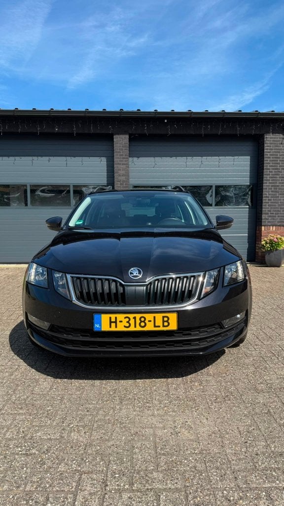 Skoda Octavia 1.5 TSI Greentech 150pk Dsg-7 2020 Zwart, Auto's, Skoda, 1498 cc, 4 cilinders, Zwart, Origineel Nederlands
