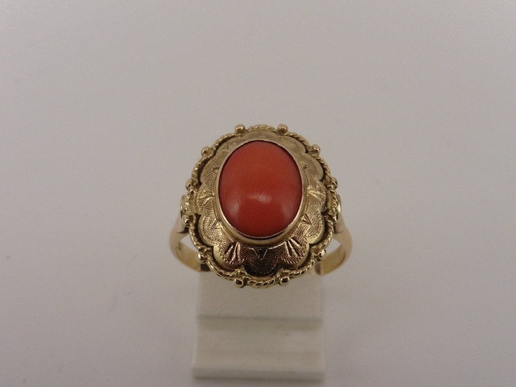 Gouden damesring met bloedkoraal                         G62, Sieraden, Tassen en Uiterlijk, 18 tot 19, Gebruikt, ., Ophalen of Verzenden