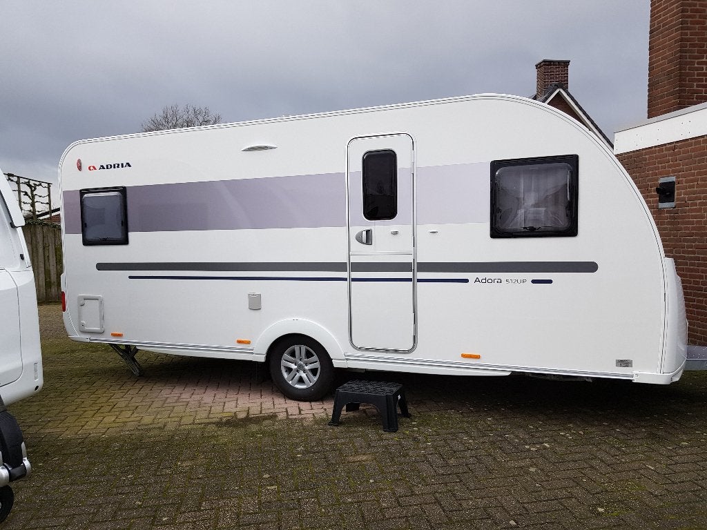 Zeer compleet en goed onderhouden Adria Adora, Rondzit, Frans bed, Particulier, Adria