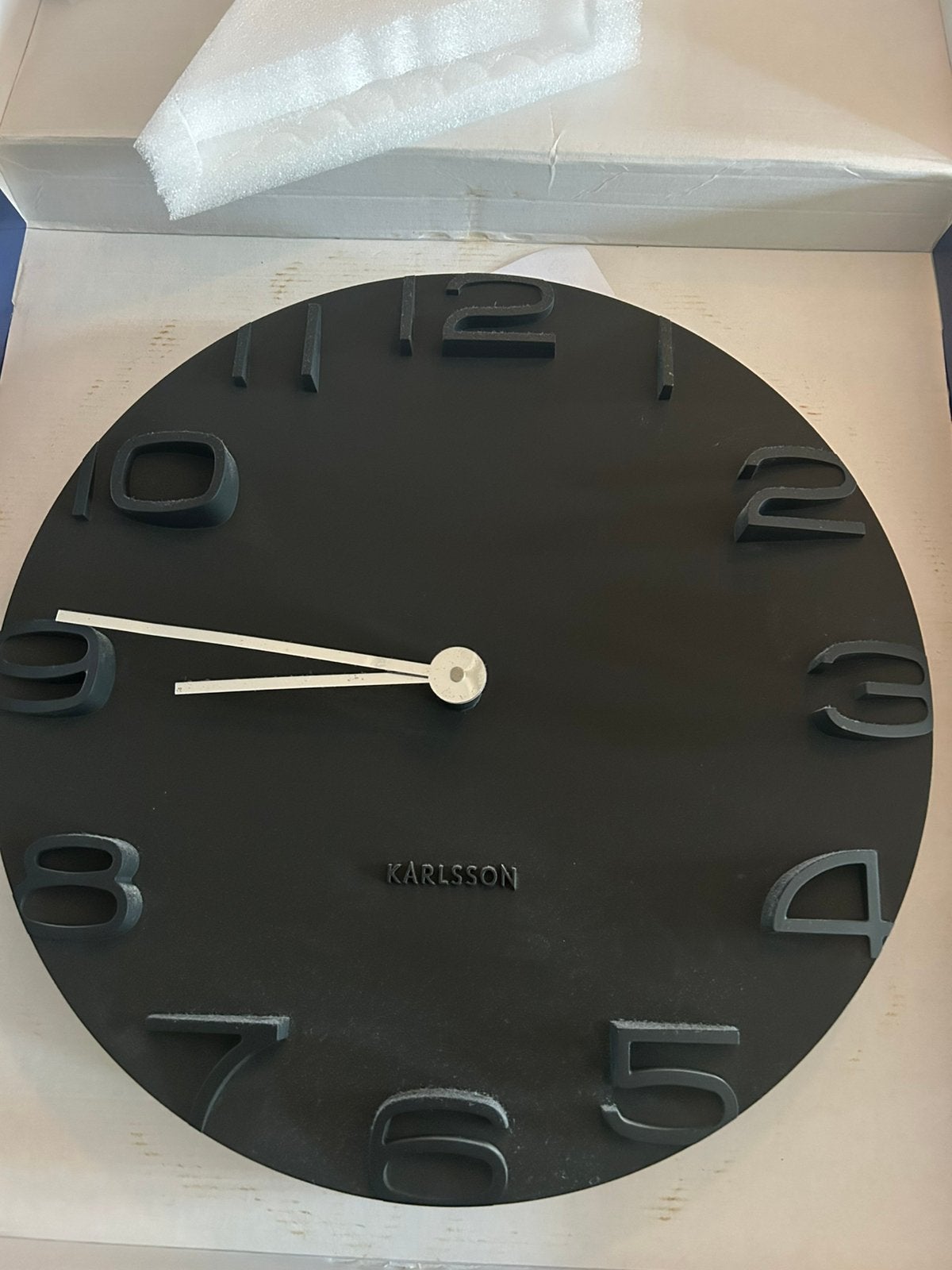Zwart klok Karlsson, Huis en Inrichting, Woonaccessoires | Klokken, Ophalen, Zo goed als nieuw, Wandklok