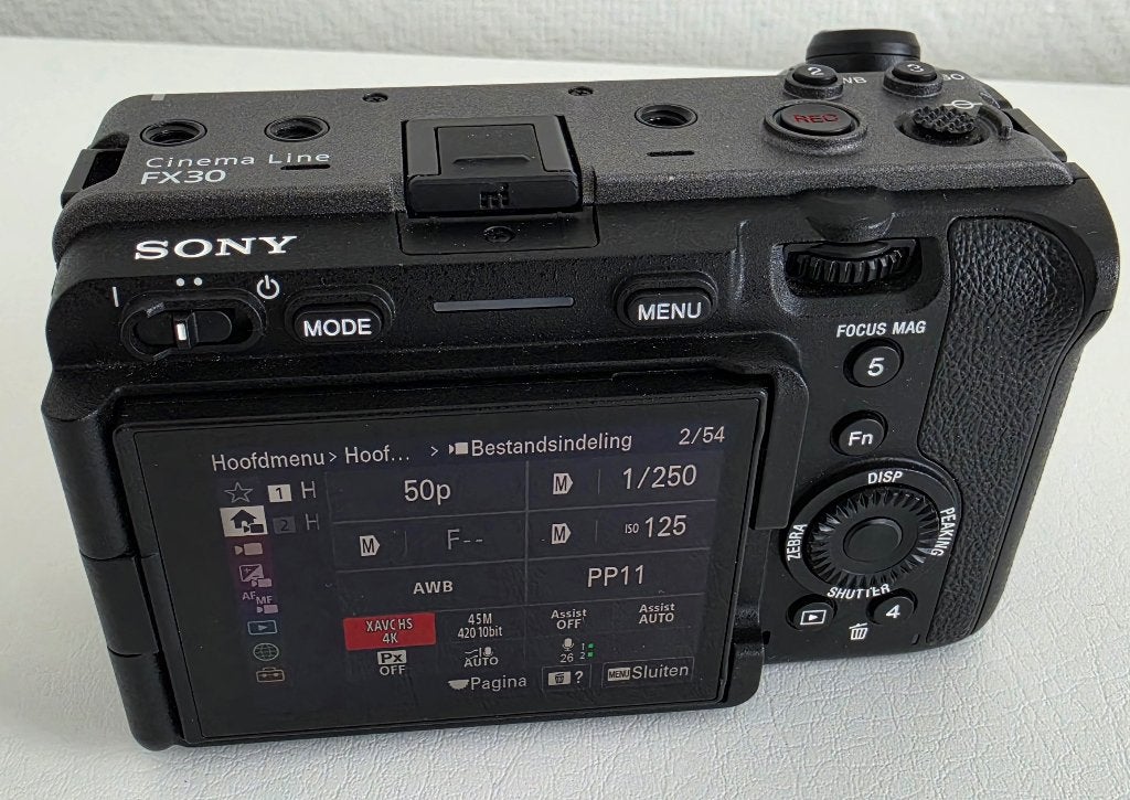 Foto 5 van Sony FX30 Cinema Line + XLR-H1 + Hähnel ProCube2 –Nieuwstaat