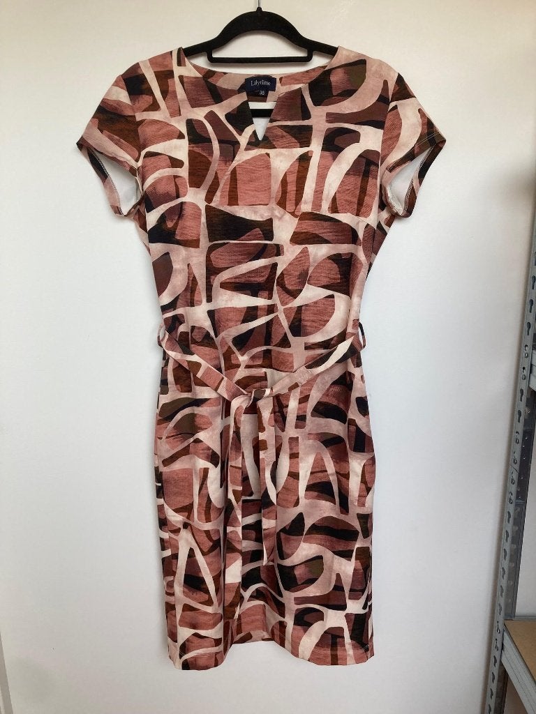 Lilytime bruine abstracte jurk getailleerd ceintuur maat 38, Kleding | Dames, Jurken, Zo goed als nieuw, Maat 38/40 (M), Bruin