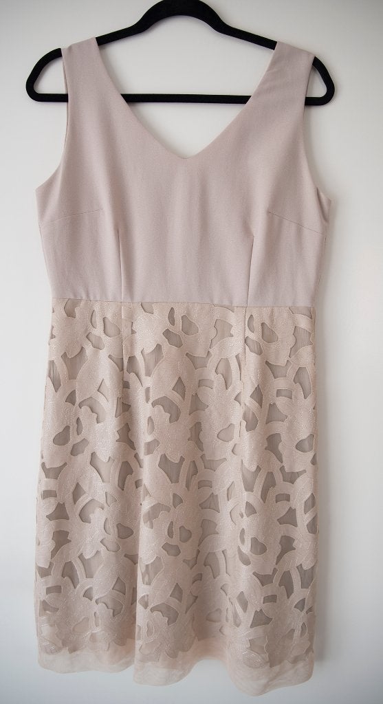Ana Alcazar Nude / Poederroze Jurk met Laser-Cut Details, Kleding | Dames, Maat 38/40 (M), Beige, Ophalen of Verzenden, Zo goed als nieuw