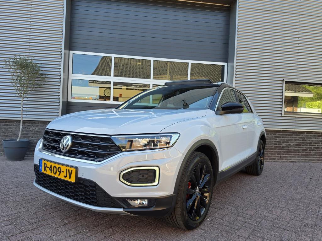 Volkswagen T-Roc | Pano dak | Carplay | Trekha 1.5 TSI Sport, Auto's, Automaat, 4 cilinders, 150 pk, Leder en Stof