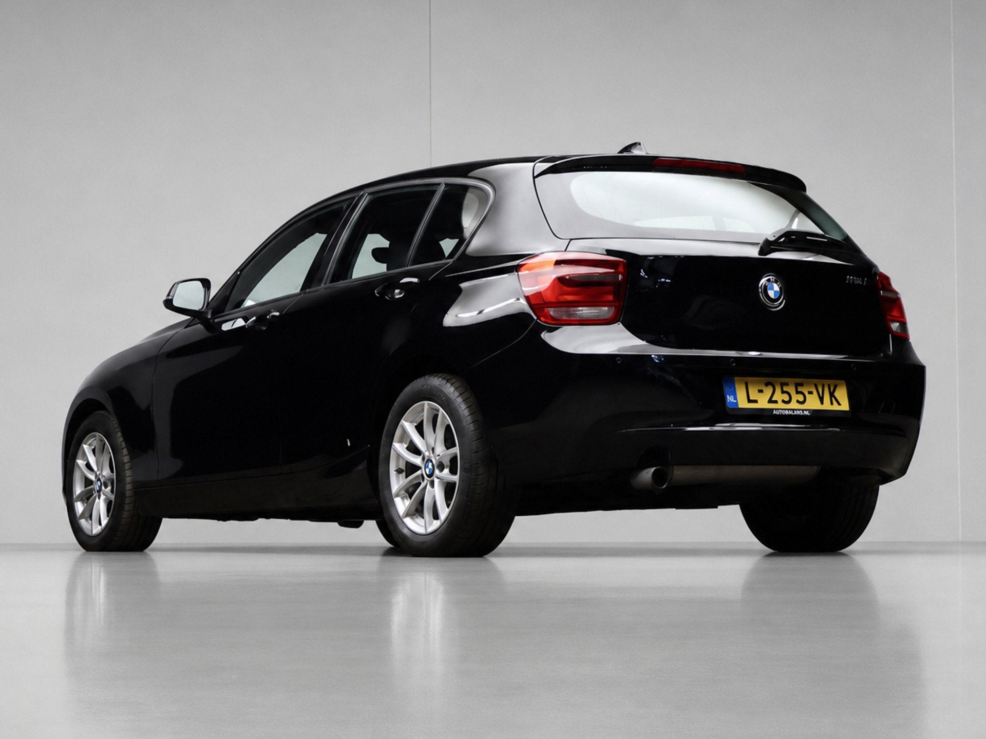 Foto 3 van BMW 1-serie 116i Business+ Sport (NAVI,STOELVERWARMING,XENON