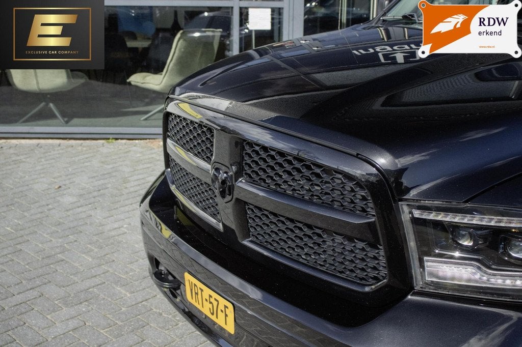 Dodge Ram 1500 4X4 5.7 V8 4x4 Crew Cab | LPG | Alpine | Pano, Automaat, Gebruikt, 5654 cc, Zwart