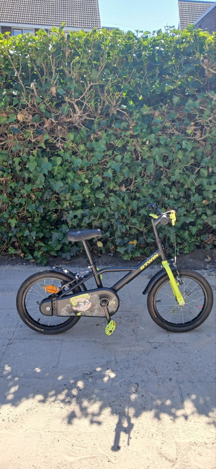 Mooie kinderfiets B'Twin 500 Dark Hero 16-inch, Ophalen, Zo goed als nieuw