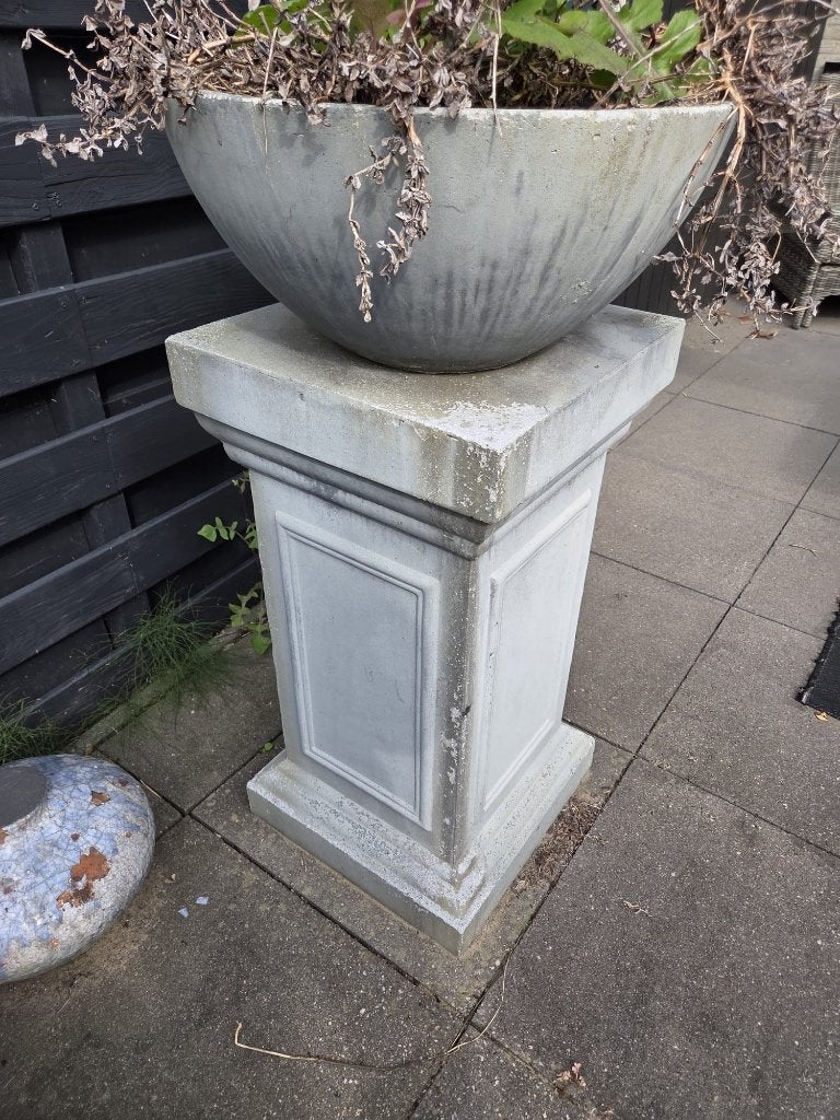 Buiten Sokkel inclusief Pot, Ophalen, Kunststof, Gebruikt, Minder dan 30 cm