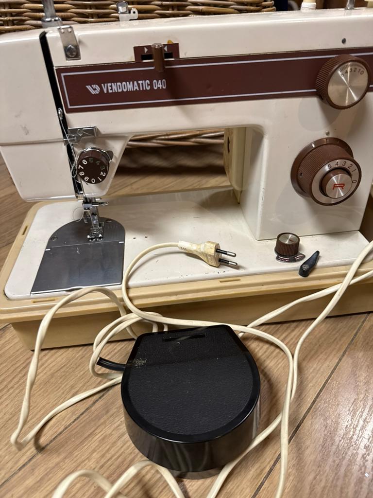 Vintage Vendomatic 040 naaimachine + koffer – werkend, Ophalen, Zo goed als nieuw, Naaimachine, Overige merken