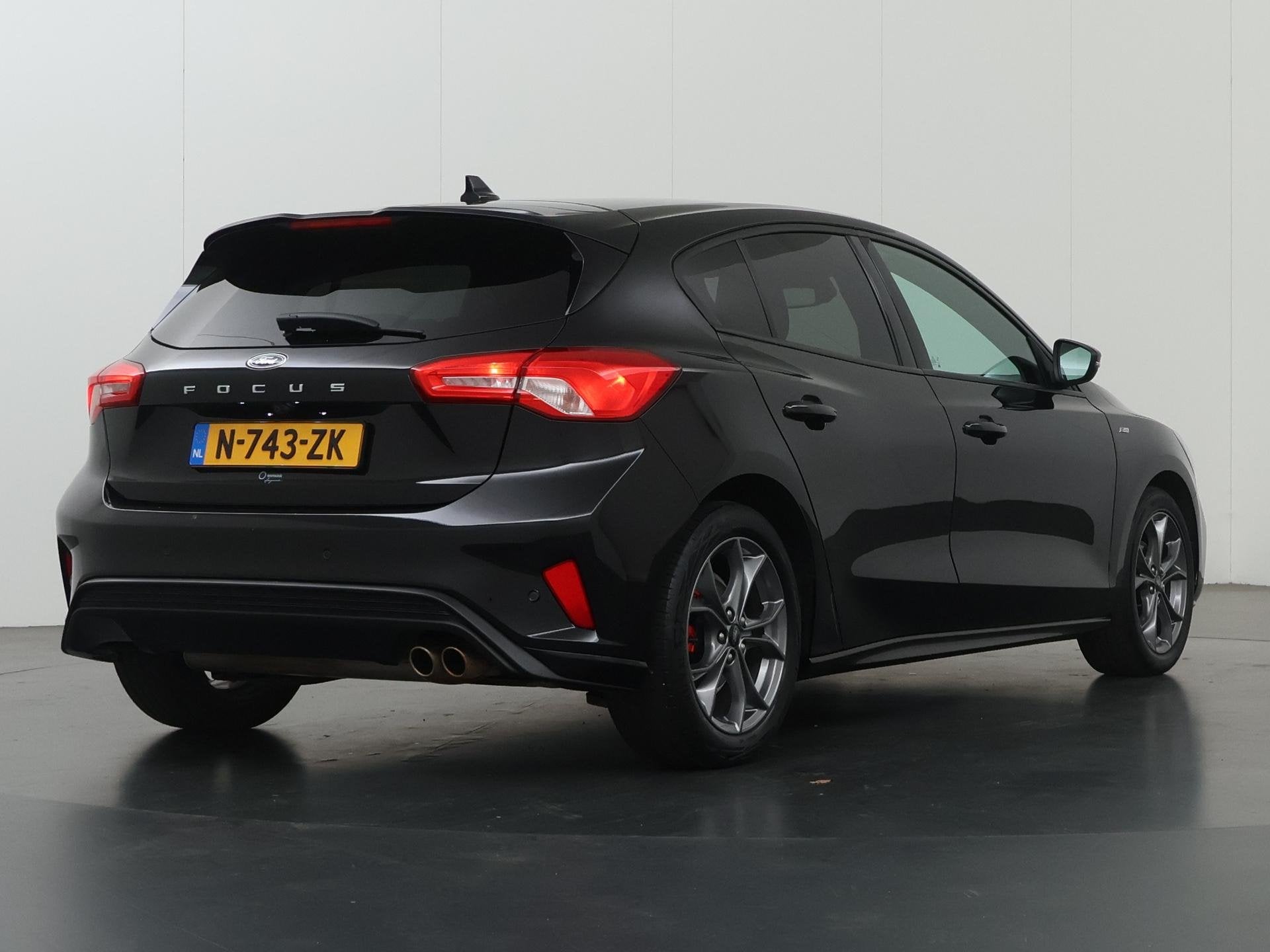 Ford Focus 1.5 EcoBoost ST Line X Business | Winterpakket |, Stof, 1337 kg, Zwart, Bedrijf