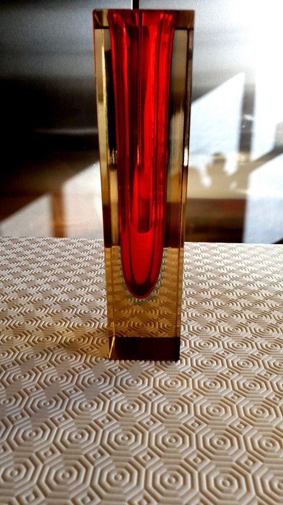Murano Vaas kleur rood van 1950 onbeschadigd en nog in nieuw, Ophalen