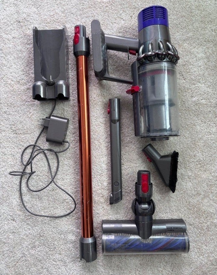 Dyson V8 Steelstofzuiger met accessoires, Witgoed en Apparatuur, Stofzuigers, Draadloos, Ophalen of Verzenden, Zo goed als nieuw