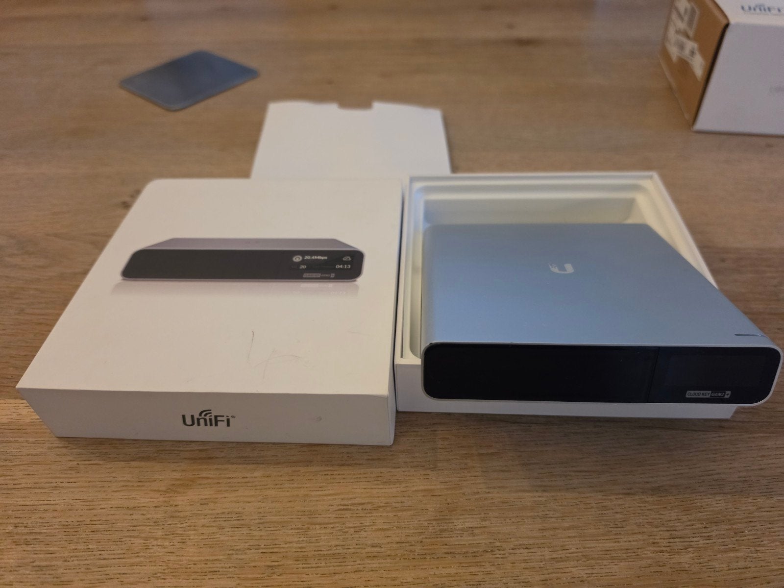 Ubiquiti UniFi Cloud Key Gen2 Plus met 3D-geprinte beugel, Ophalen of Verzenden, Zo goed als nieuw, 1TB HDD, Ubiquiti UniFi