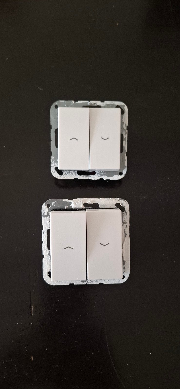 2x  jaloezieschakelaar rolluiken of zonnescherm, Doe-het-zelf en Verbouw, Elektra en Kabels, Ophalen, Gebruikt, Jung, Schakelaar