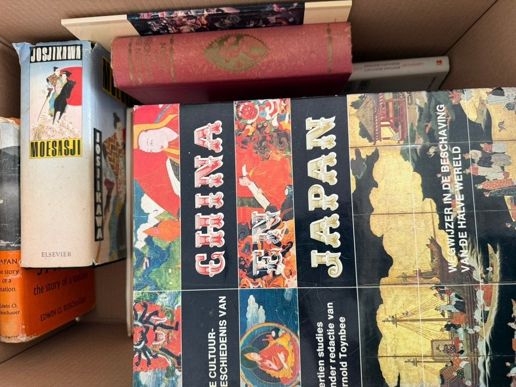 Verhuisdoos vol boeken Japan, Ophalen, Gelezen, Geschiedenis en Politiek