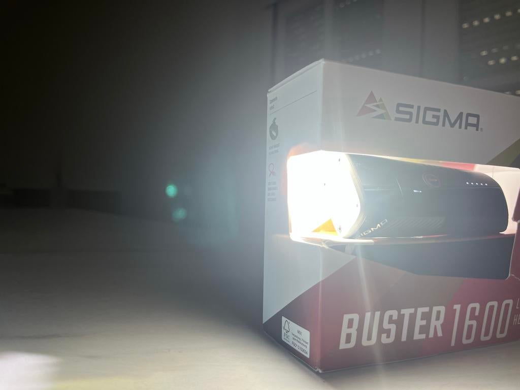 SIGMA Buster 1600 HL Helmlamp – Nieuwstaat – 1600 lumen, Ophalen of Verzenden, Oplaadbaar, Nieuw, Accu