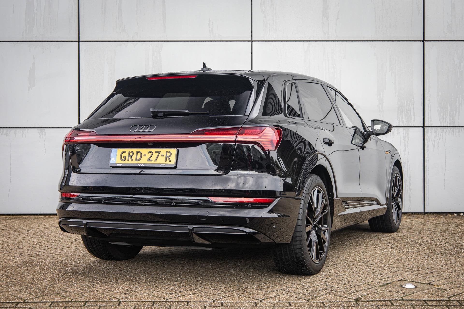 Audi e-tron 50 313pk quattro edition 71 kWh | SoH 98% | Acht, Auto's, Automaat, 12 maanden, Stof, Zwart