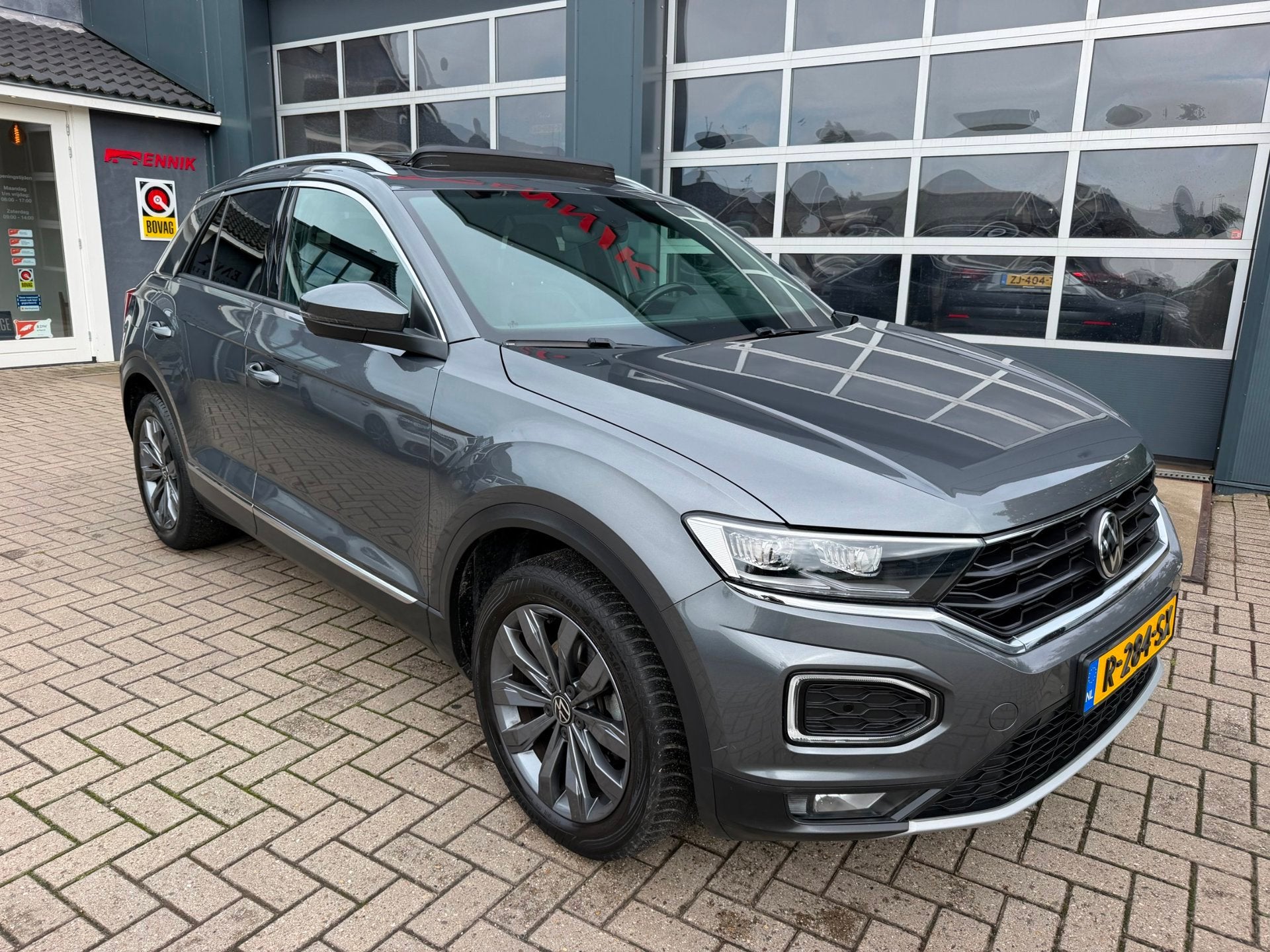 Volkswagen T-Roc 1.5 TSI Sport Business R-Line / Pano / ACC, Auto's, Dealer onderhouden, Euro 6, 4 cilinders, 150 pk