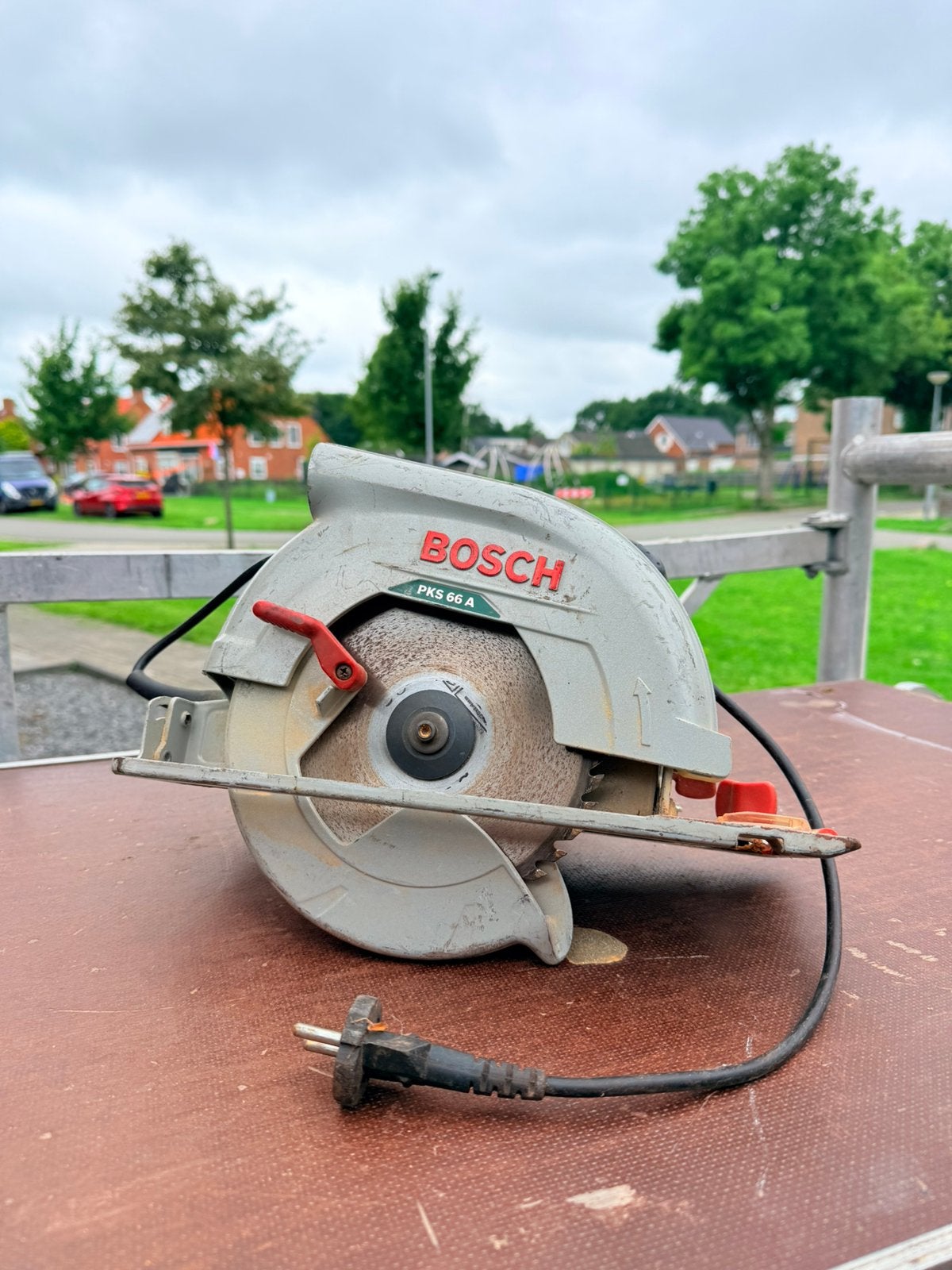 • Bosch PKS 66 Handcirkelzaag (1600W) – Krachtige Cirkelzaag, Ophalen, 1200 watt of meer, Cirkelzaag, 30 tot 70 mm