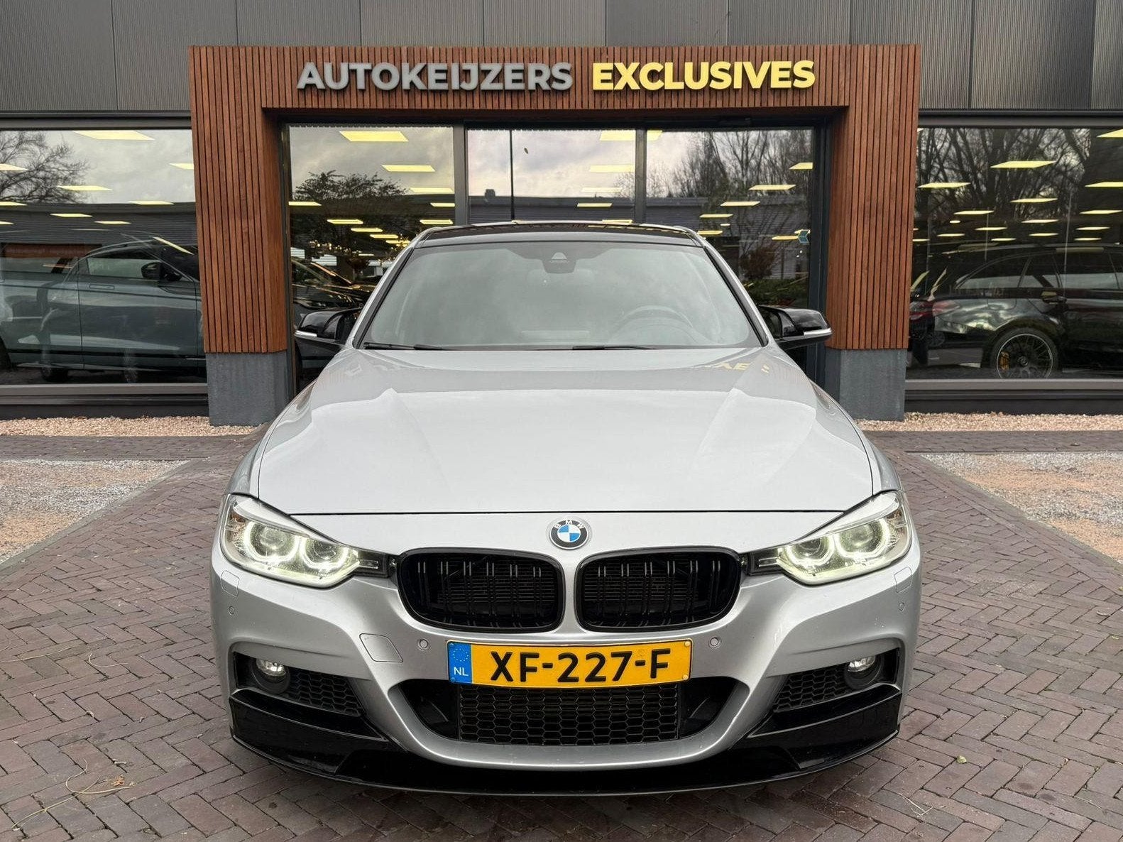 BMW 3-serie 335i xDrive High Executive M-Pakket, Head-up, Ak, Stof, Bedrijf, Vierwielaandrijving, Automatische klimaatregeling