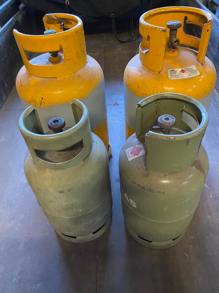 Gasflessen 2x10ltr 2x5ltr zijn over datum zijn leeg, Ophalen