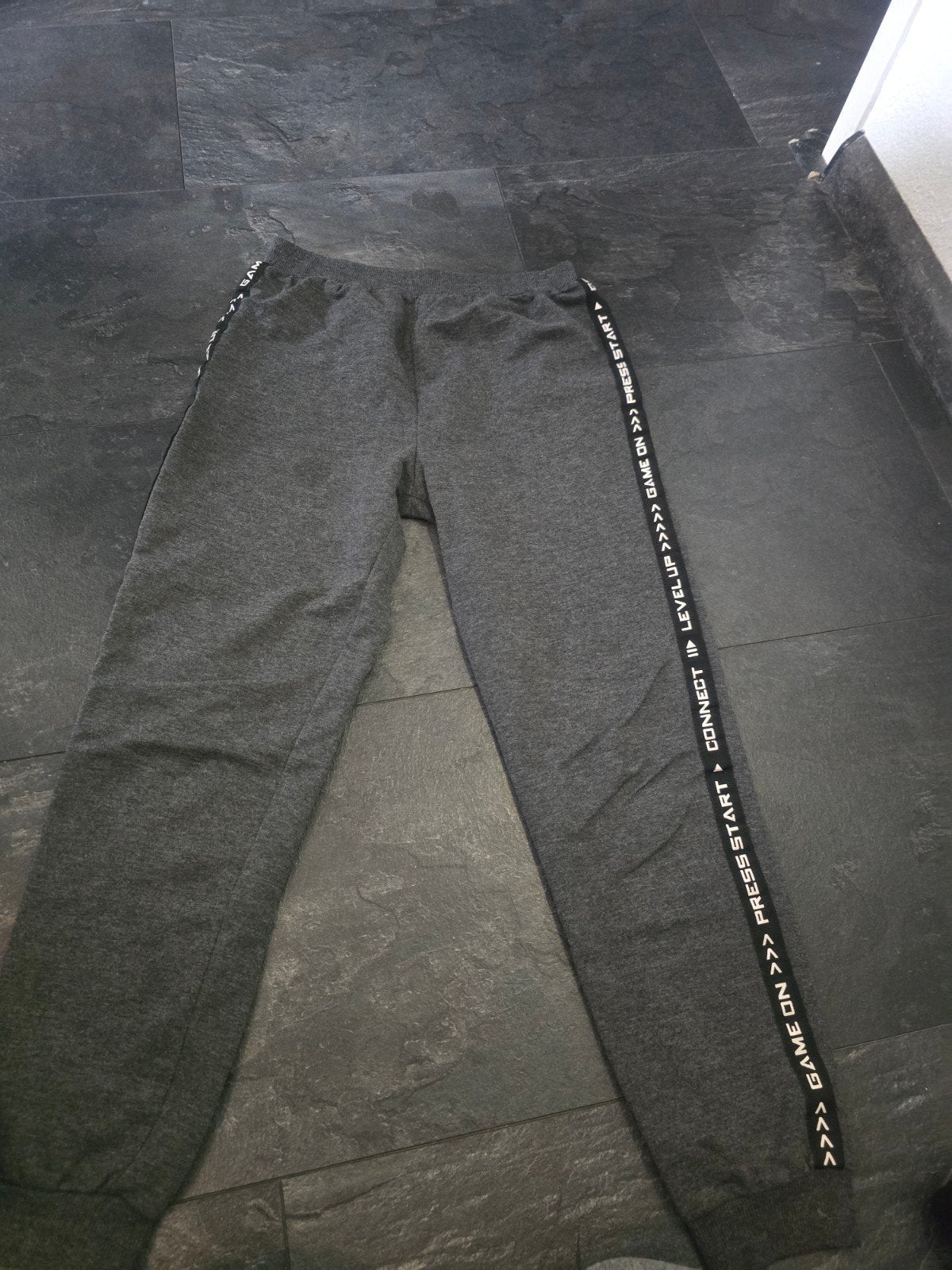 joggingsbroek (maat 134), Kinderen en Baby's, Kinderkleding | Maat 134, Ophalen of Verzenden, Meisje, Jurk of Rok
