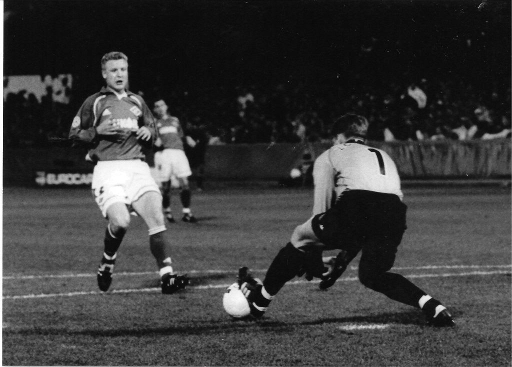 persfoto Piet Bouts 31-10-2001 Feyenoord - Sparta Moskou, Verzamelen, Sportartikelen en Voetbal, Verzenden, Feyenoord, Poster, Plaatje of Sticker