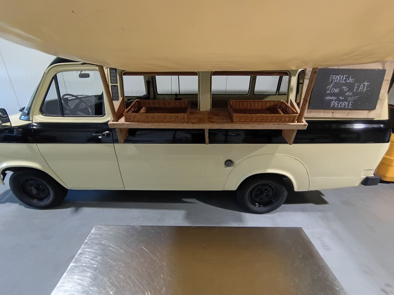Foto 8 van Ford Transit Foodtruck Benzine belastingvrij APK 2028!