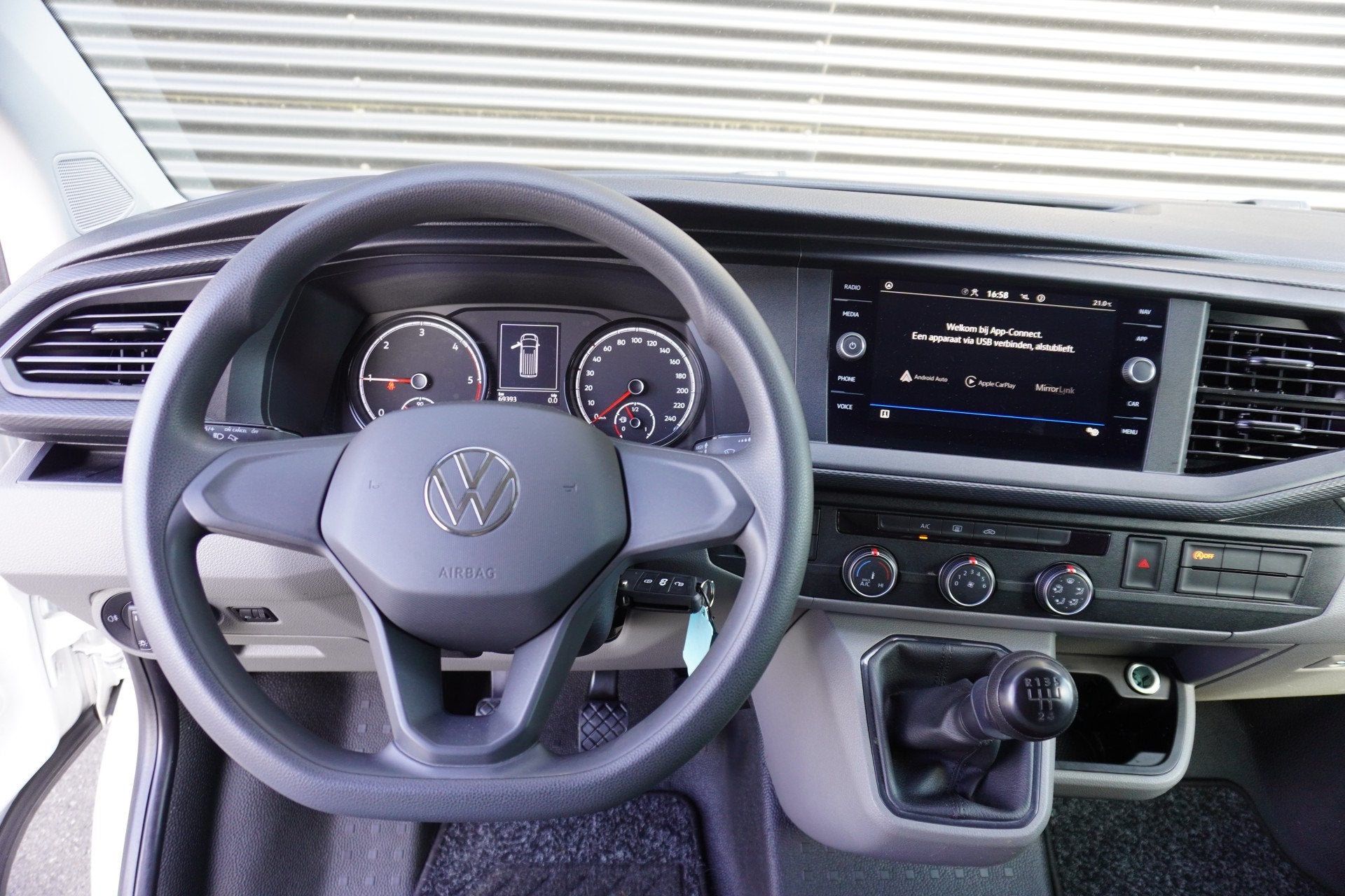 Volkswagen Transporter L2H1 110pk Apple Carplay Navigatie Tr, Auto's, Voorwielaandrijving, Stof, 4 cilinders, Volkswagen