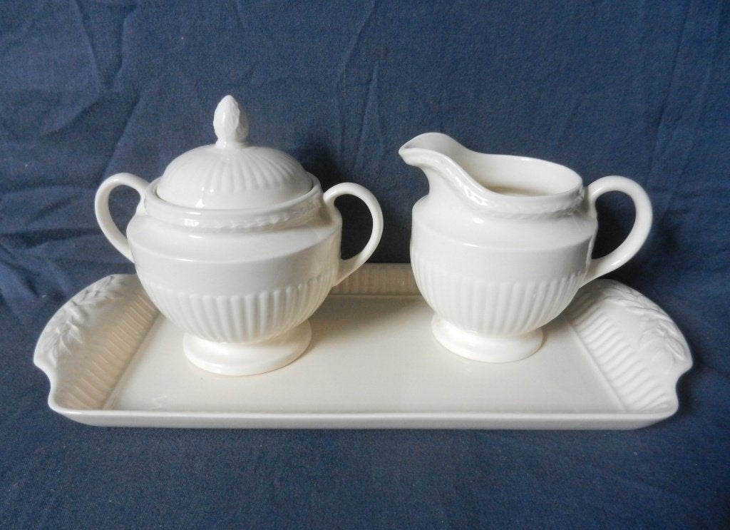 Driedelig roomstel, suikerpot, melkkan op blad Wedgwood Edme, Overige typen, Nieuw, Ophalen of Verzenden, Wedgwood