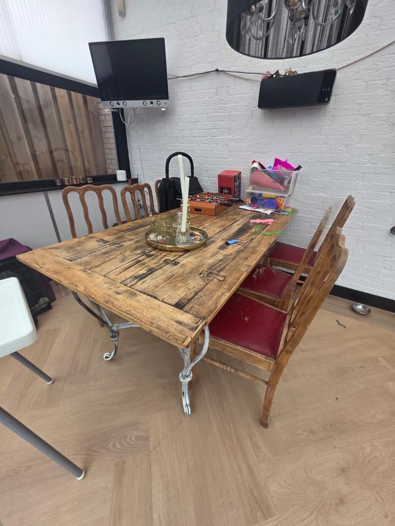 Robuuste houten eettafel met smeedijzeren onderstel, Ophalen