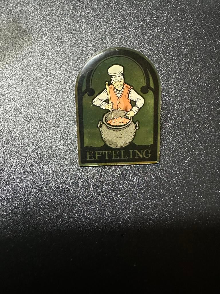Efteling pin Raveleijn kok, Verzamelen, Efteling, Ophalen of Verzenden, Zo goed als nieuw, Button of Speldje