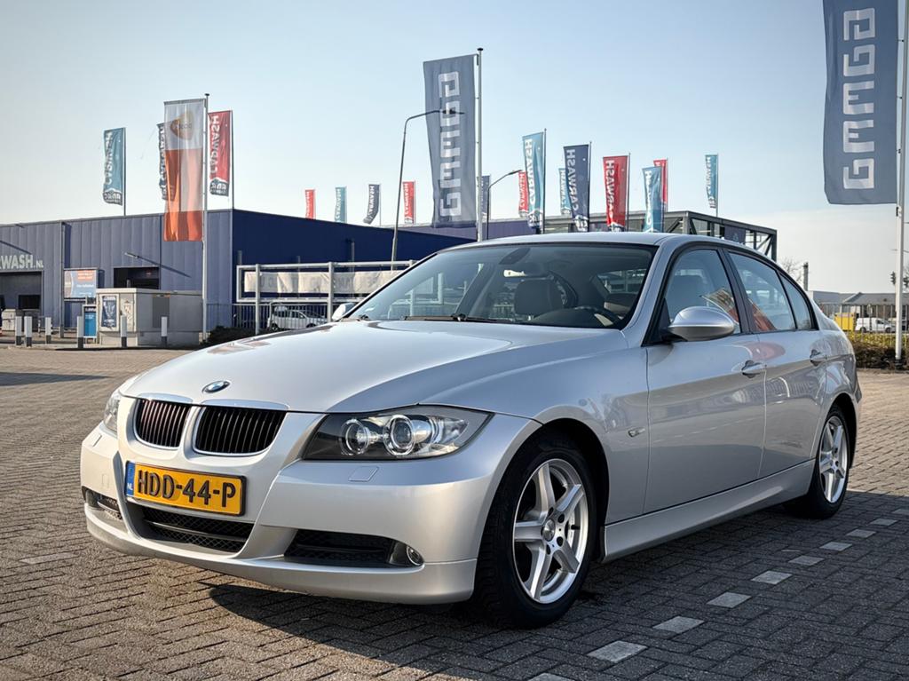 BMW 3-Serie 2.0L 320i 2006 E90 (APK TOT 2027!), Auto's, BMW, Achterwielaandrijving, 1995 cc, 1295 kg, 4 cilinders
