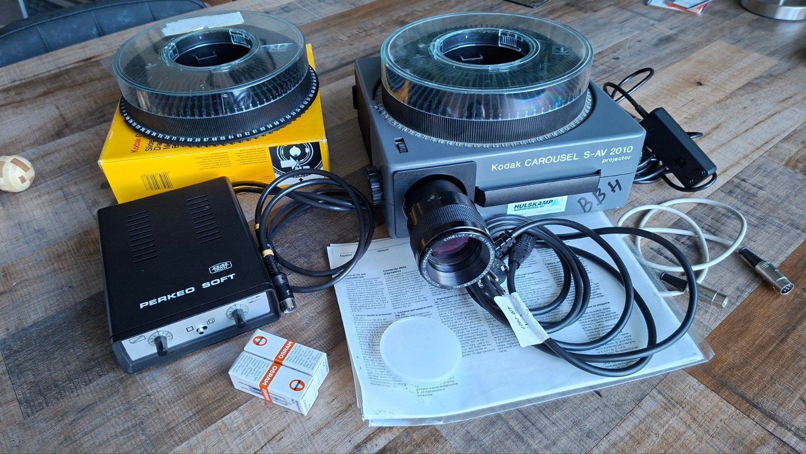 Kodak Carousel S-AV 2010 diaprojector met accessoires, Audio, Tv en Foto, Ophalen, Gebruikt