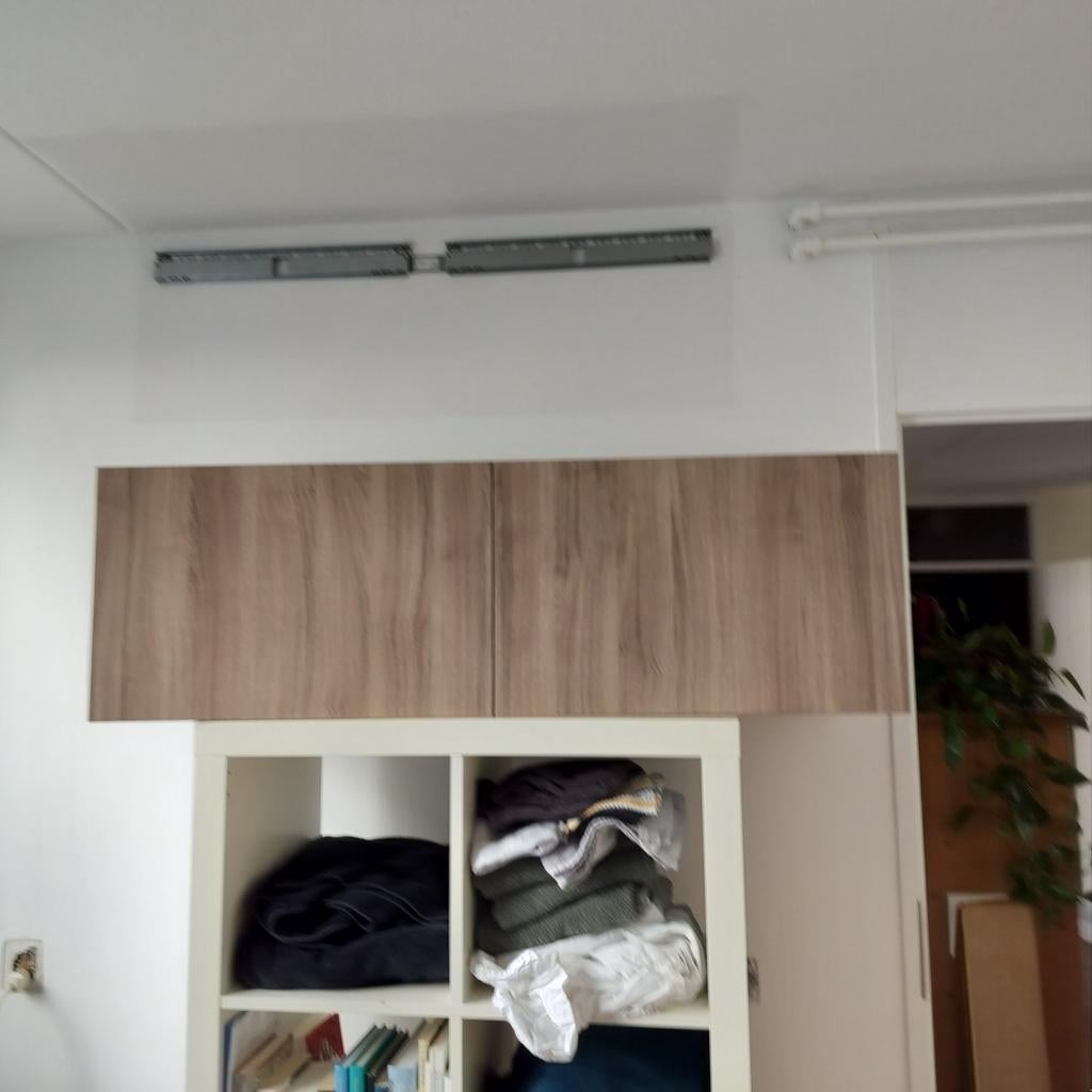 Wandkast Ikea besta, houtlook., Huis en Inrichting, Kasten | Kledingkasten, Ophalen, Gebruikt, 100 tot 150 cm, Minder dan 100 cm
