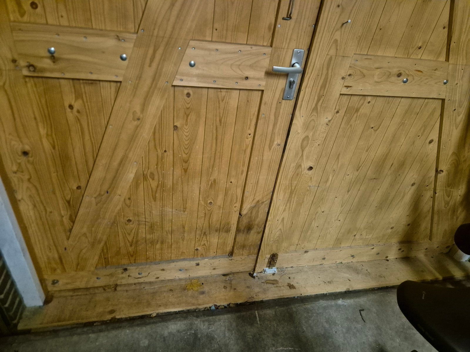 Houten garagedeur met kozijn - 250x236 cm, Ophalen, Gebruikt, Garagedeur, Hout