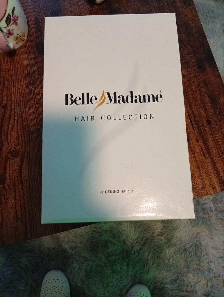 Bella medame pruik kort echt haar, Ophalen of Verzenden, Zo goed als nieuw, Pruik of Haarverlenging