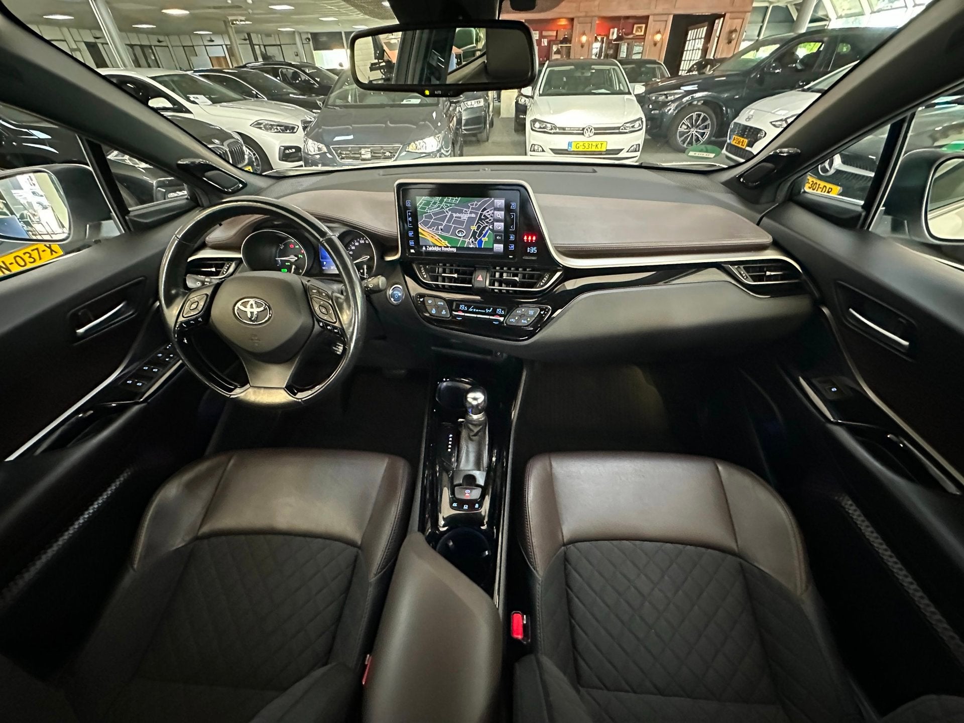 Toyota C-HR 1.8 Hybrid Executive/CAMERA/NL-AUTO NAP/NETTE ST, Auto's, Dealer onderhouden, Euro 6, 4 cilinders, Wit