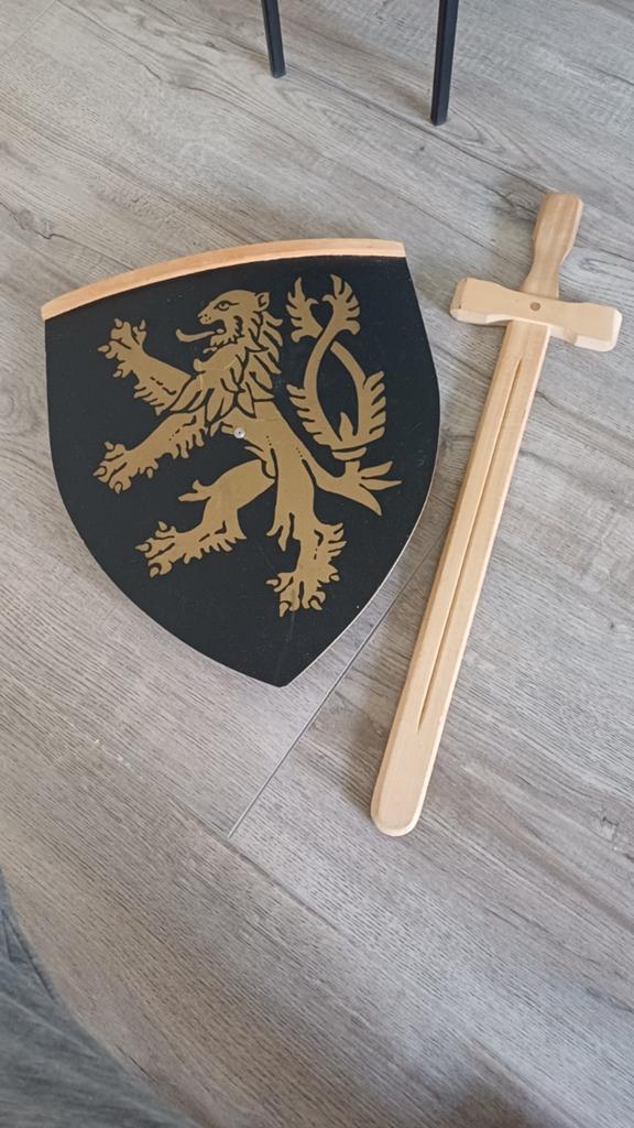 Houten ridder schild en zwaard, Ophalen of Verzenden, Gebruikt