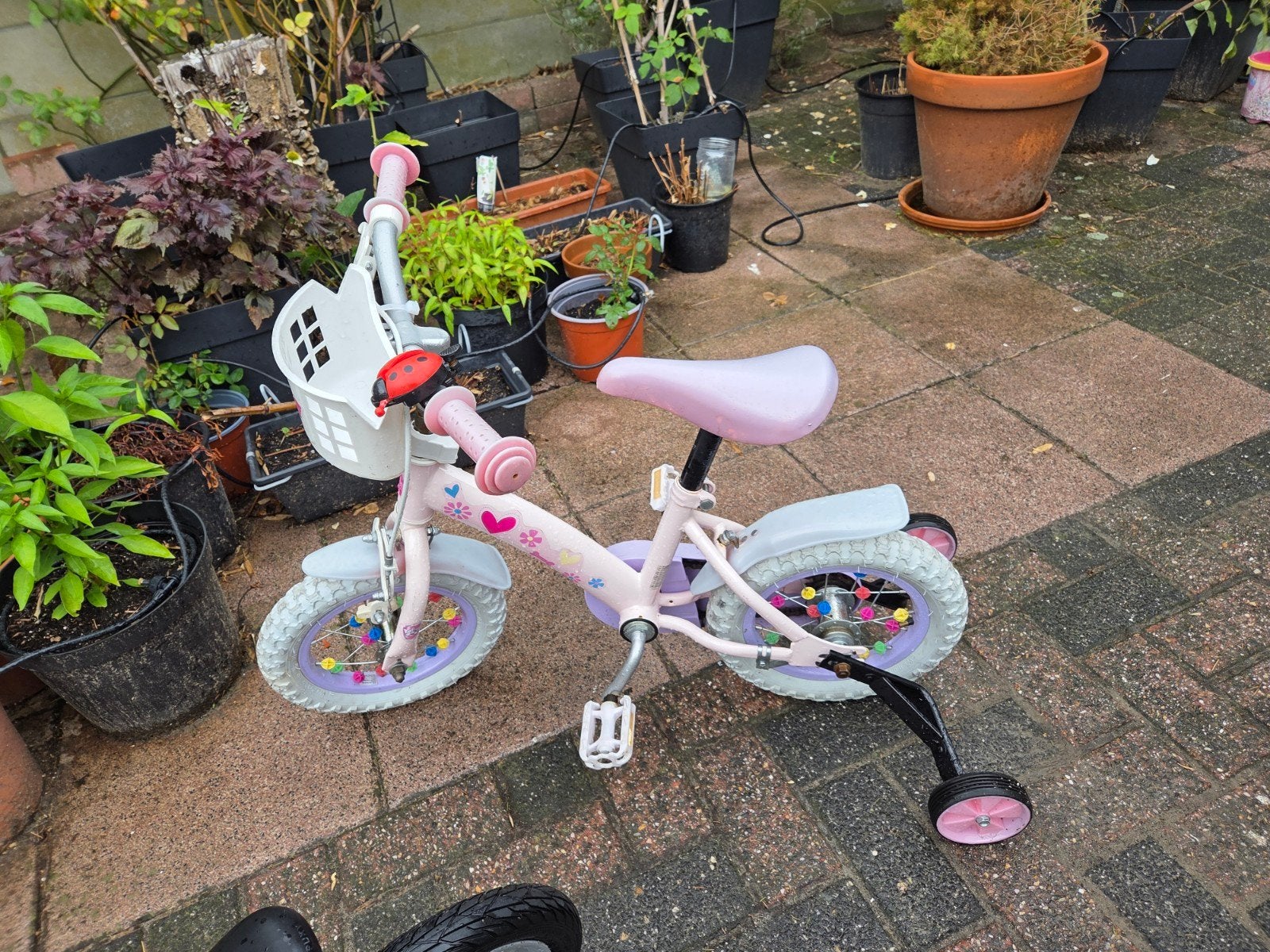 Roze kinderfiets met zijwieltjes en mandje, Ophalen, Gebruikt, Minder dan 16 inch, Zijwieltjes