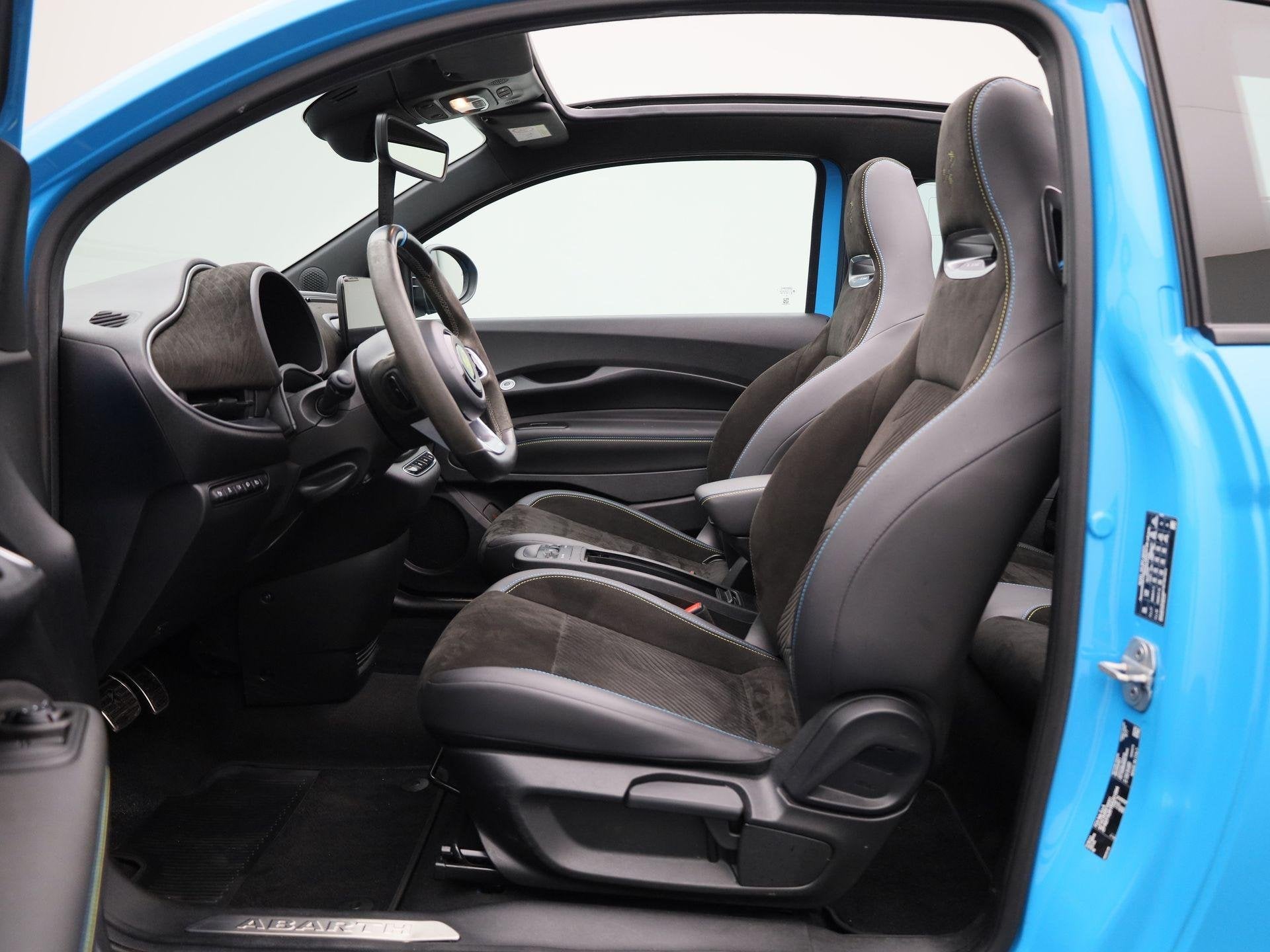 Abarth Fiat 500C Abarth Scorpionissima 42 kWh | Navigatiesys, 12 maanden, Gebruikt, Alcantara, 155 pk