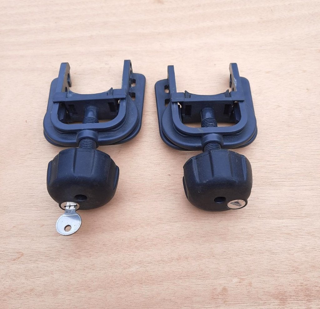 2 kunststof crank klemmen met 1 sleutel voor beide klemmen, Elektrische fiets, Ophalen of Verzenden, Zo goed als nieuw, Fietsendrager-accessoire