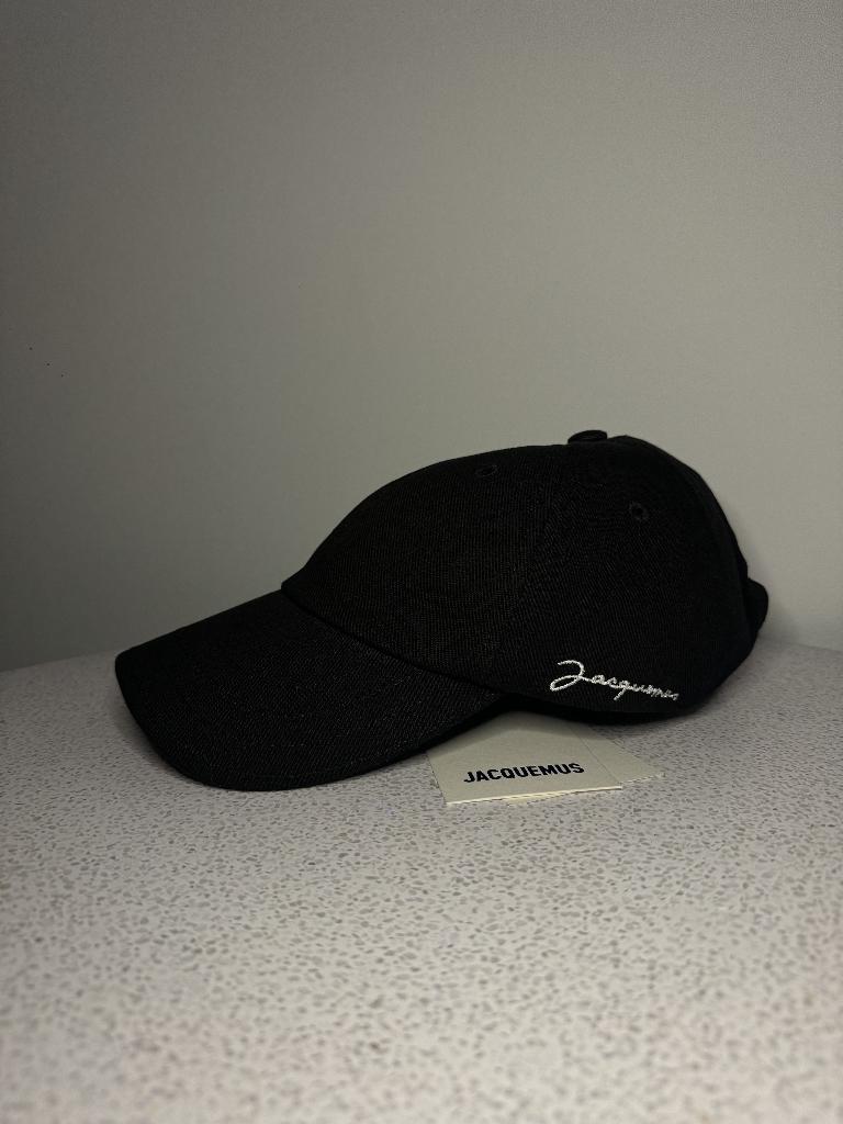 Jacquemus “La Casquette” Baseball Cap – Black, Hoed, Nieuw, Ophalen of Verzenden, 57 cm (M, 7⅛ inch) of minder