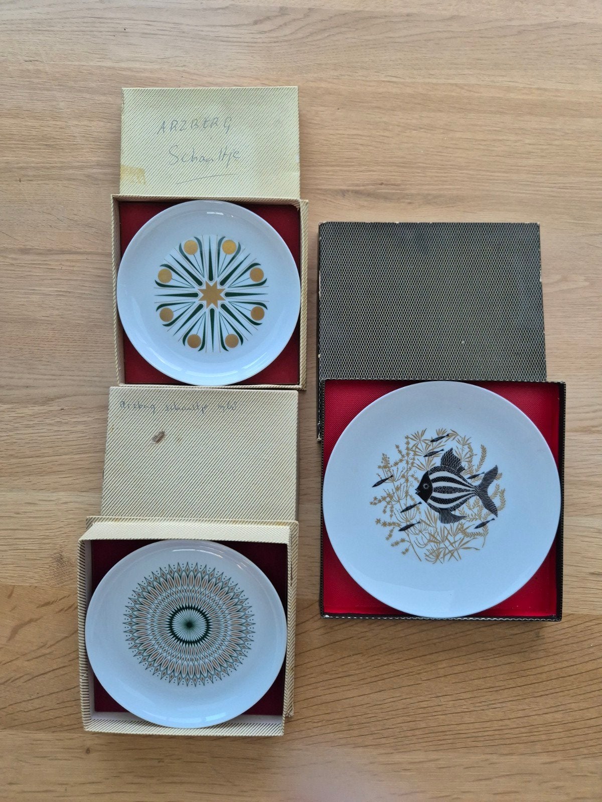 3 Arzberg verzamelbordjes uit 1966, 1967, 1968 met kaartje, Ophalen of Verzenden